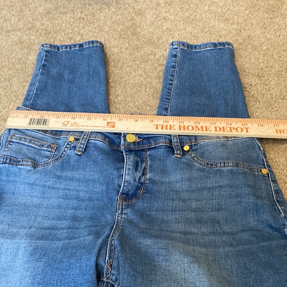 IMAN jeggings/skinny jeans. No size tag. They fit like a 10.NO front pockets. - Picture 11 of 11